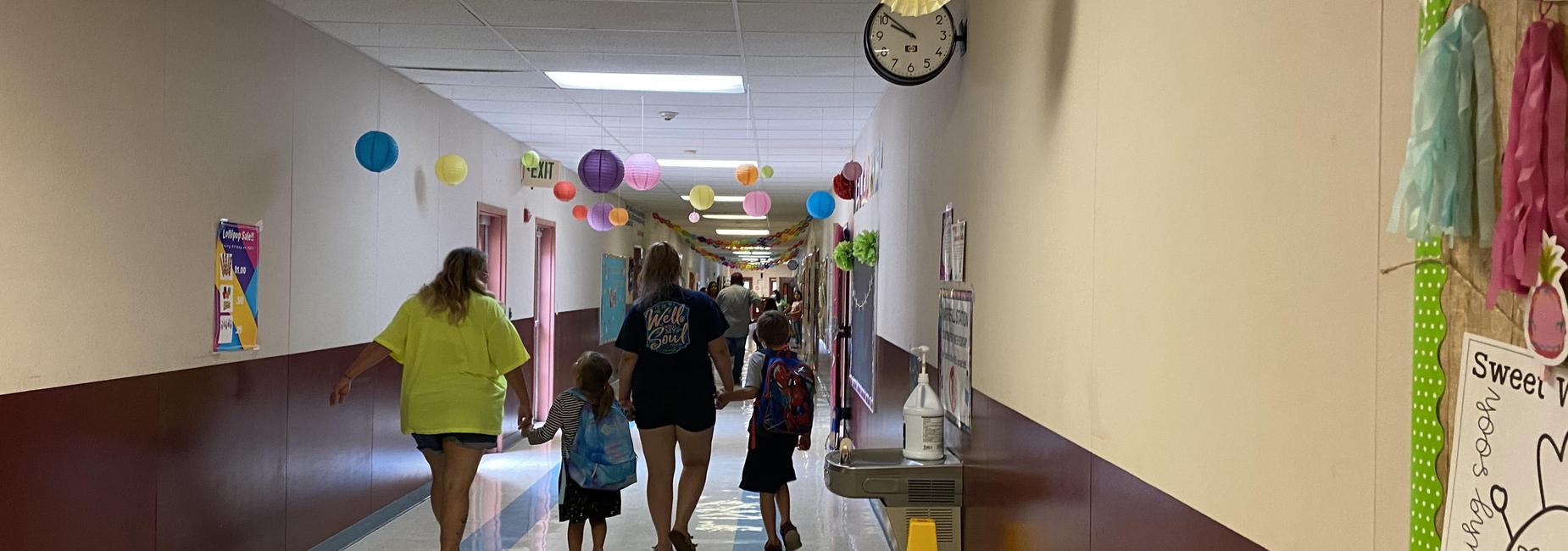 Open House 2021-2022 Families in Hallway