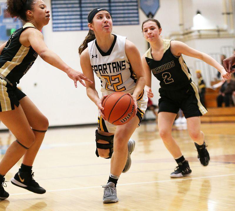 ‘That was so huge’: Jules Cutrara’s 3-pointer with 2 seconds left in first half sparks Marian Catholic past Richards Featured Photo