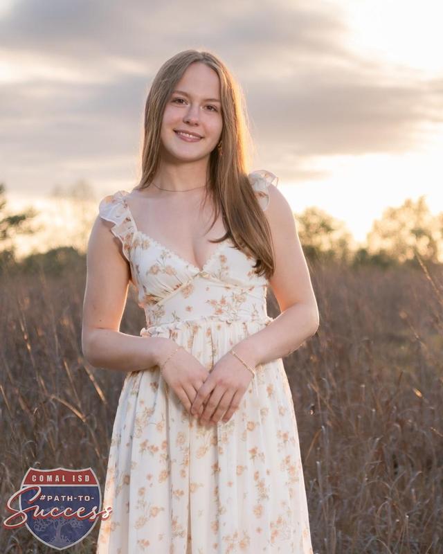 - Smithson Valley High School Valedictorian Summer Williams senior photo.