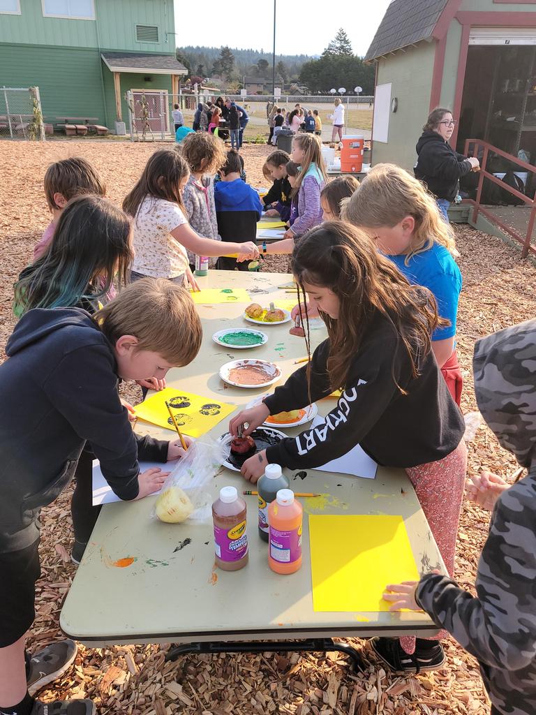 students creating apple print art