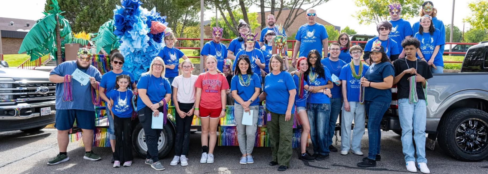Horizon Students and Staff with the homecoming float.