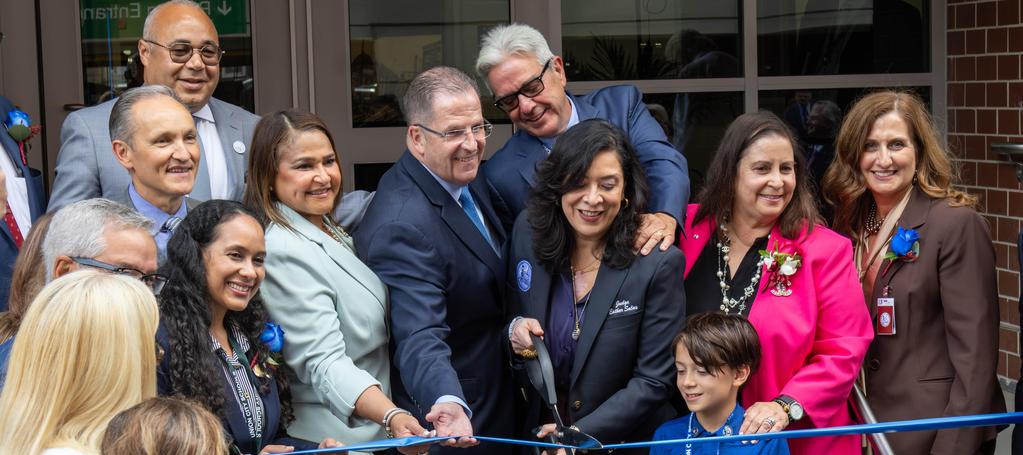 Esther Salas and the Union City Administration along with the Board of Education cutting the ribbon