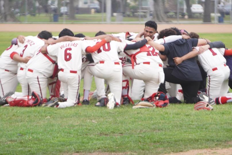 team praying