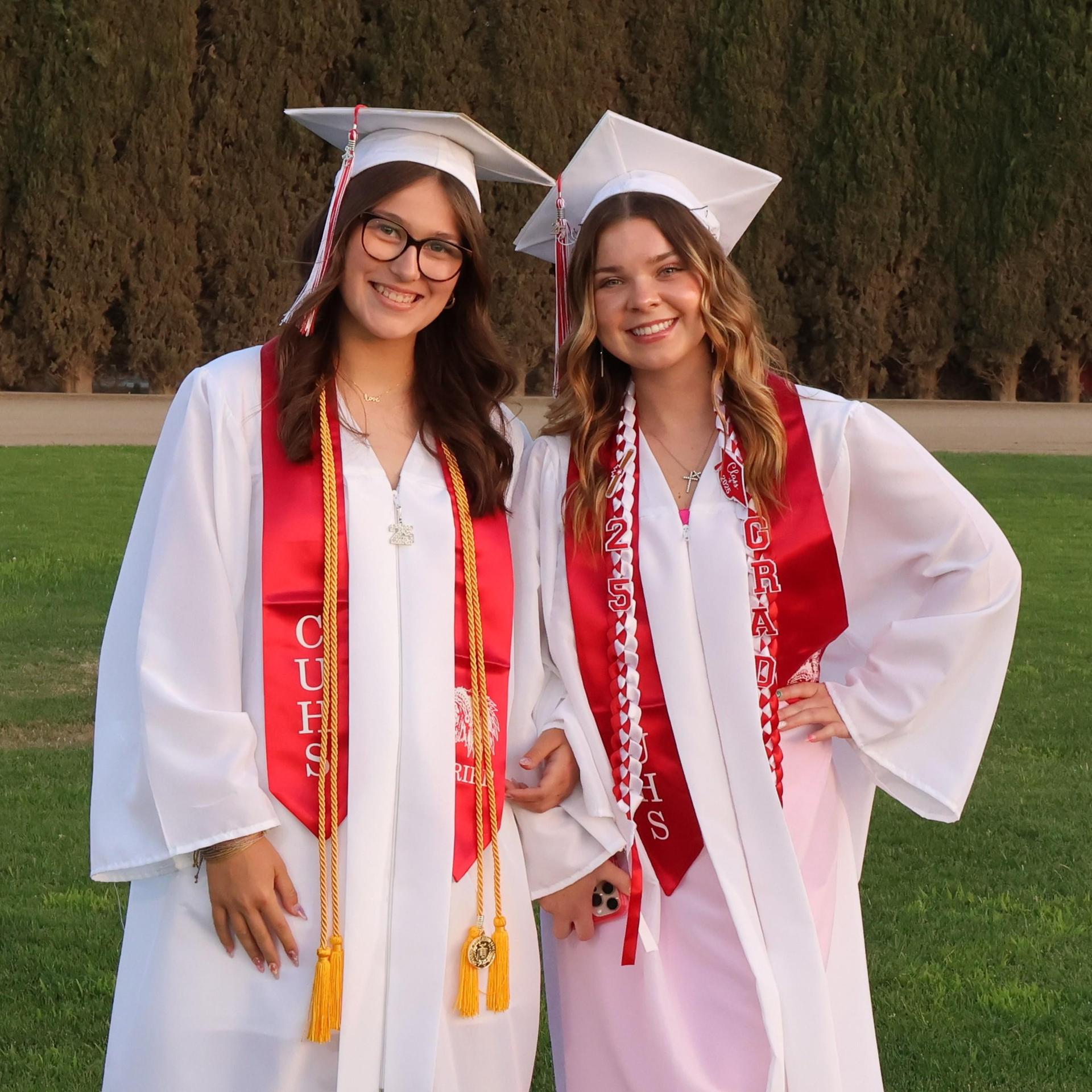 seniors posing together before walking in to graduation
