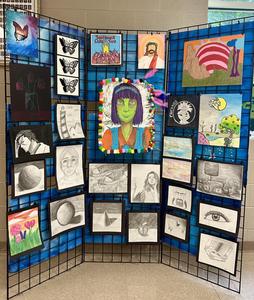 Crowd peruse student projects
