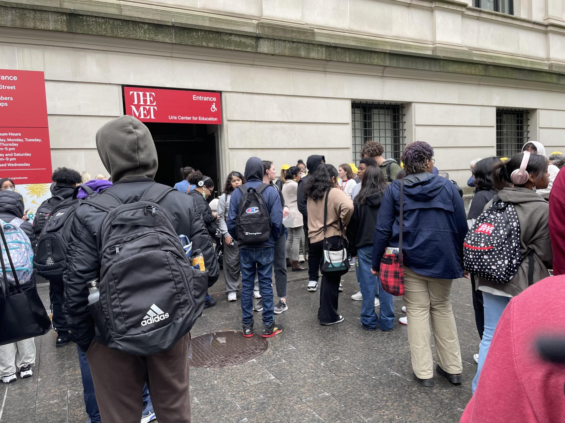 students outside of the Met