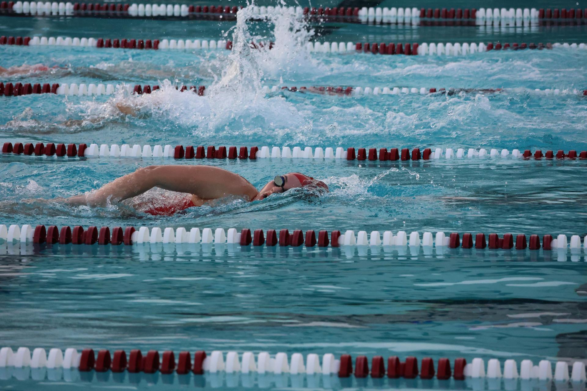 girls swimmers competing in the 400 free relay