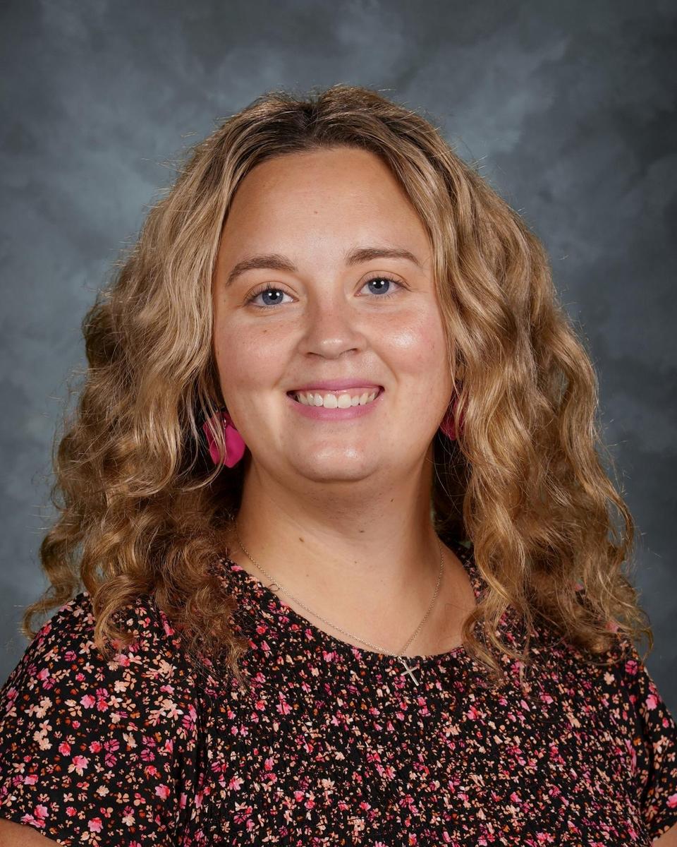 head shot of Monica Gizienski