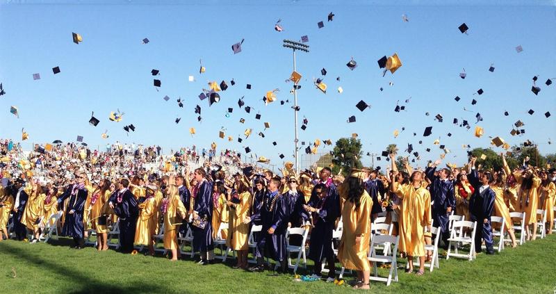 Important End of the Year Senior Messaging / Mensajes Importantes de fin de año para Estudiantes del Grado 12 Featured Photo
