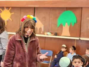 Morah Dena welcomes the guest.