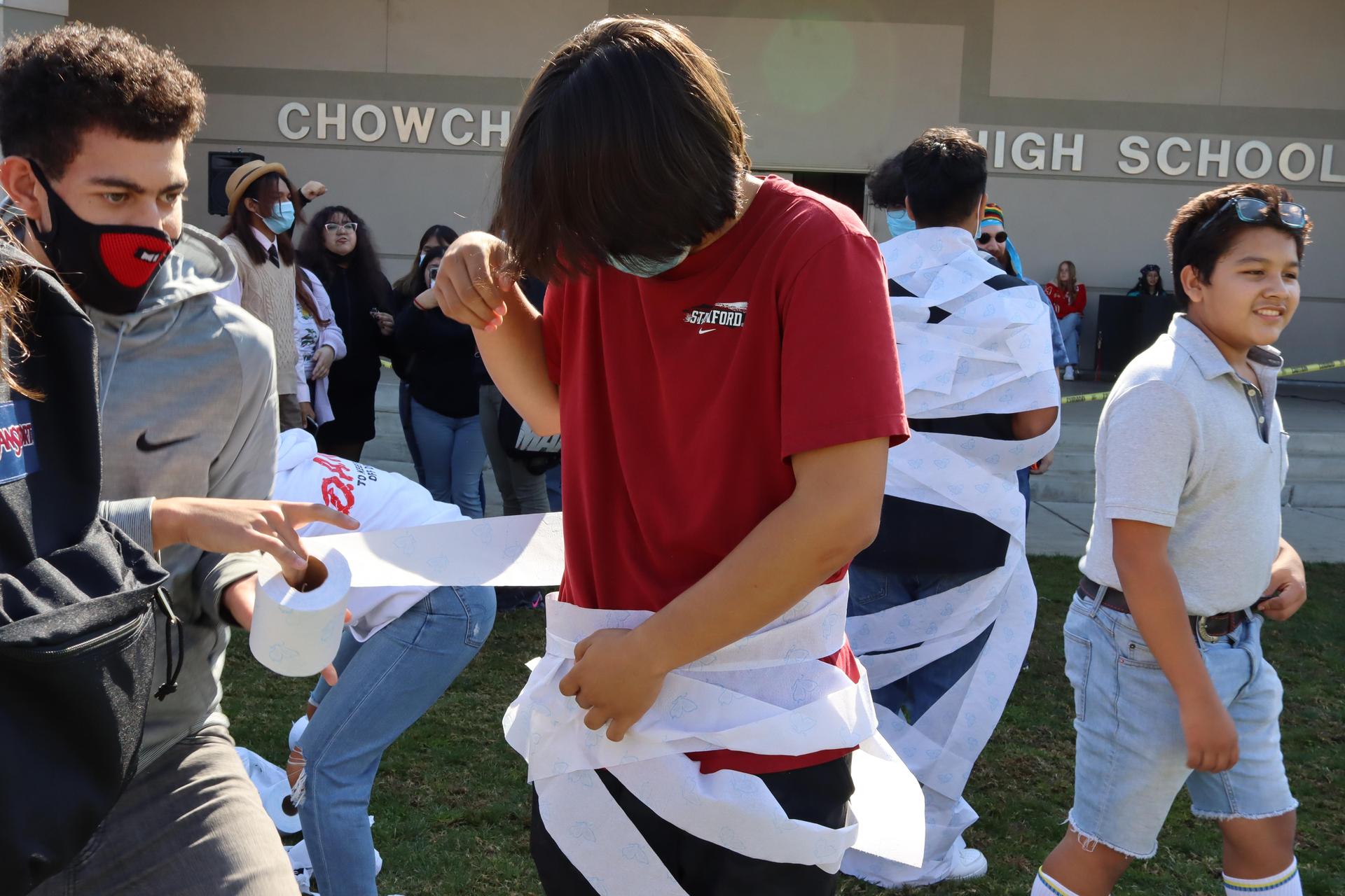 Students enjoying throwback thursday for spooky week