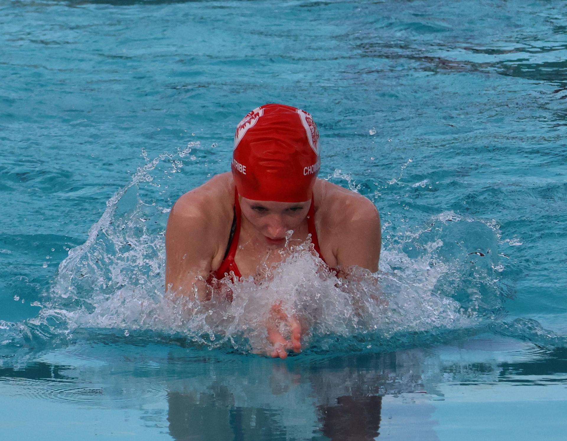 Alina Espinola swimming
