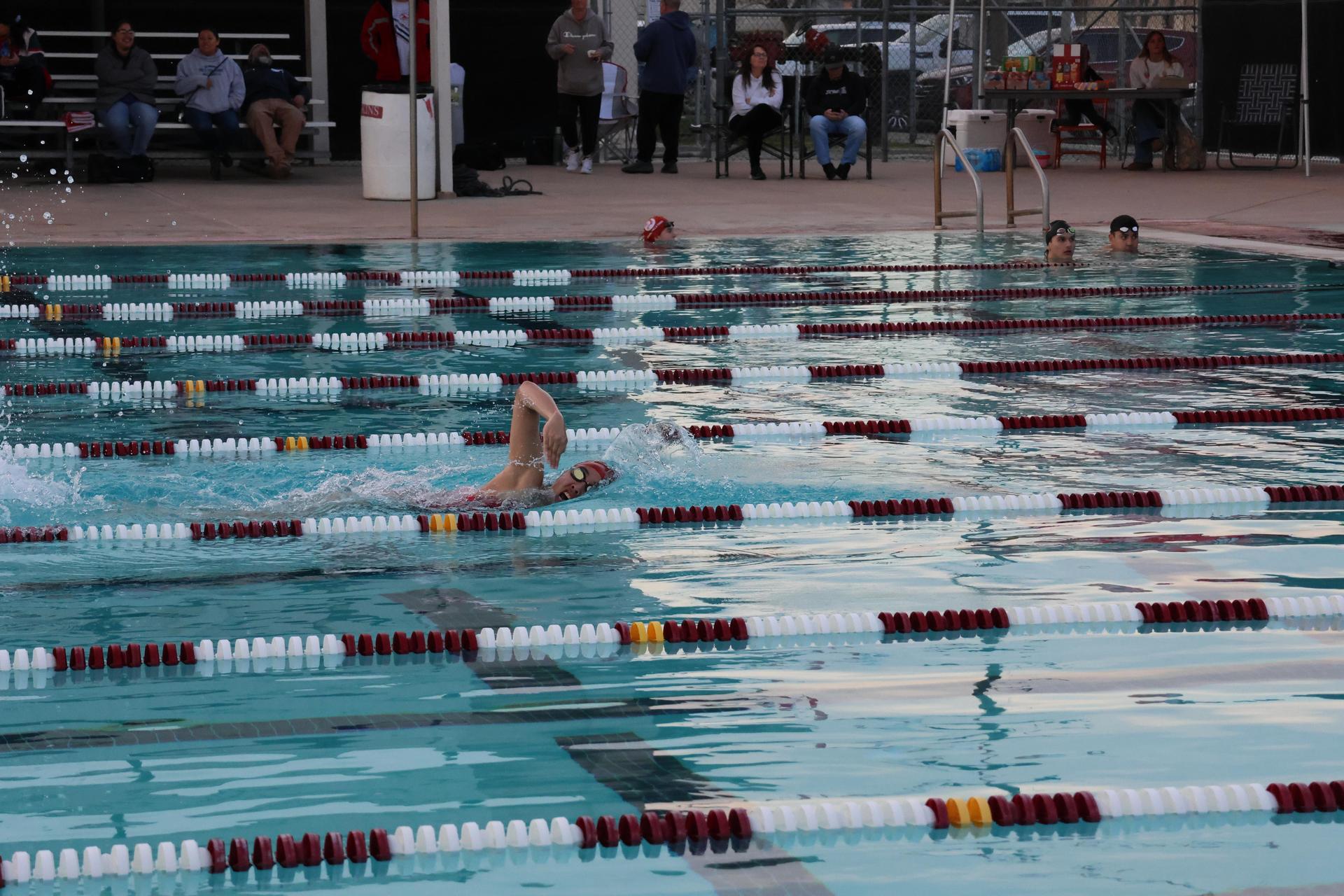 girls swimmers competing in the 400 free relay