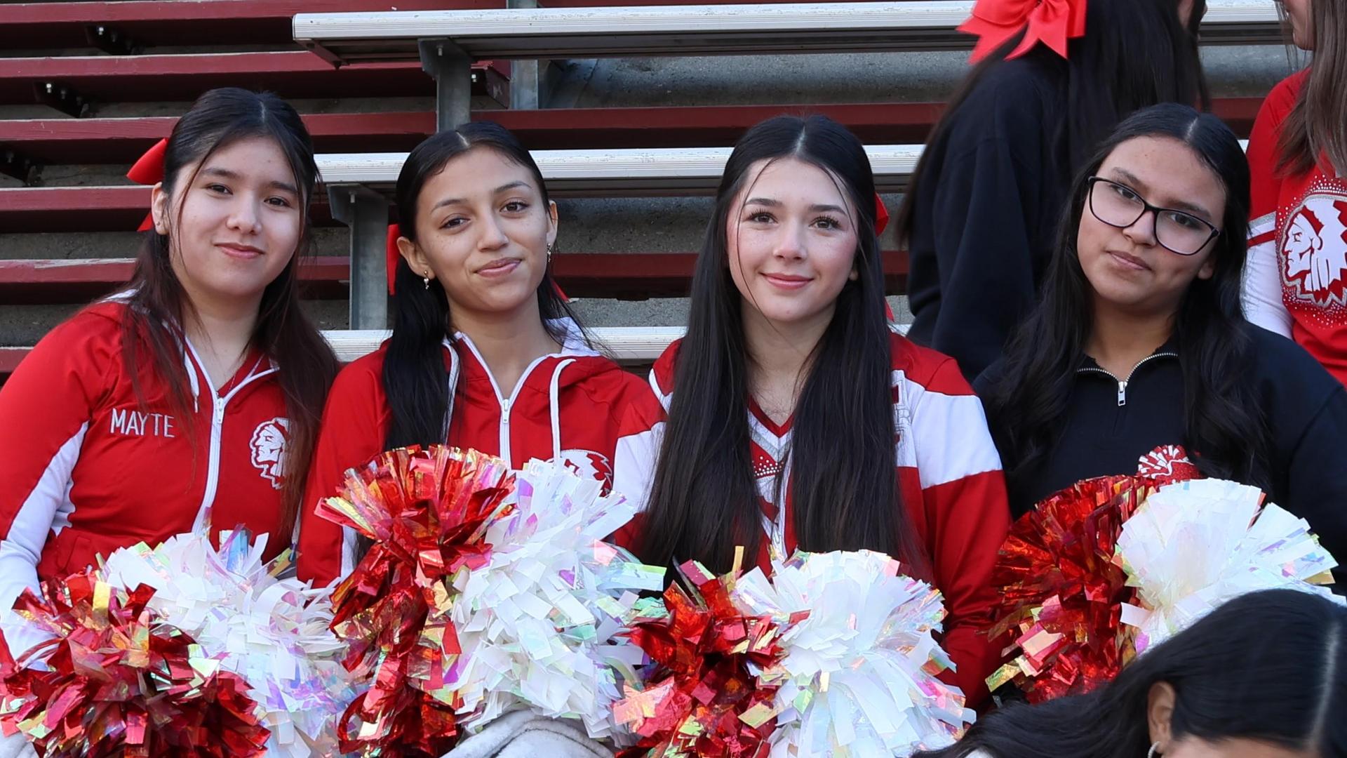 cheerleaders posing
