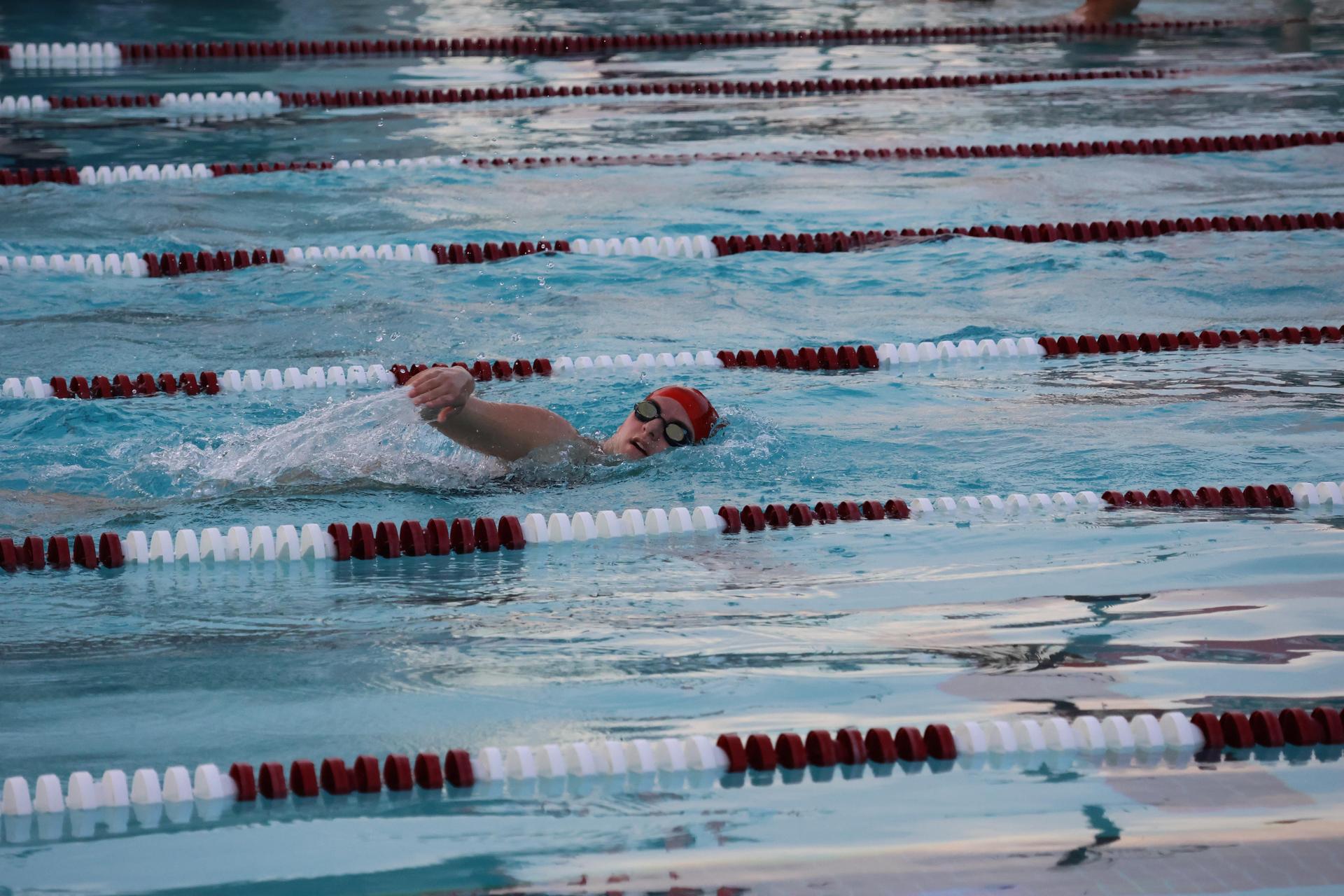 girls swimmers competing in the 400 free relay