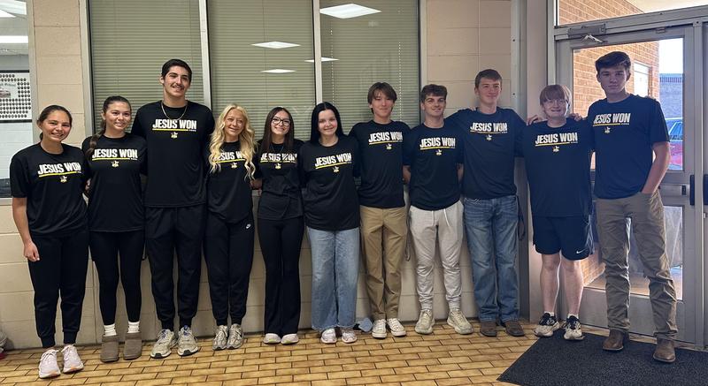Group picture of FCA students who brought breakfast