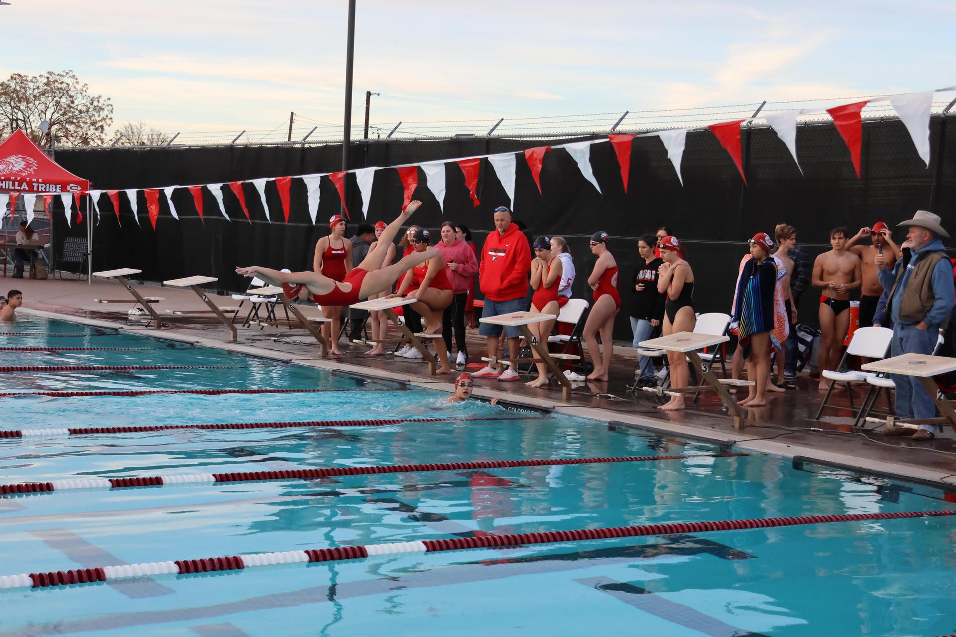 girls swimmers competing in the 400 free relay