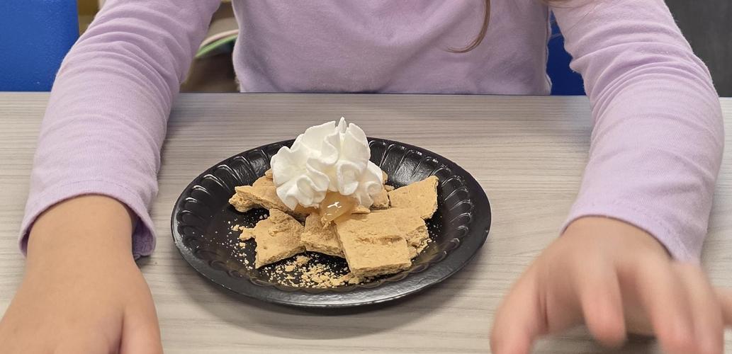 Some classes make their own APPLE PIE!