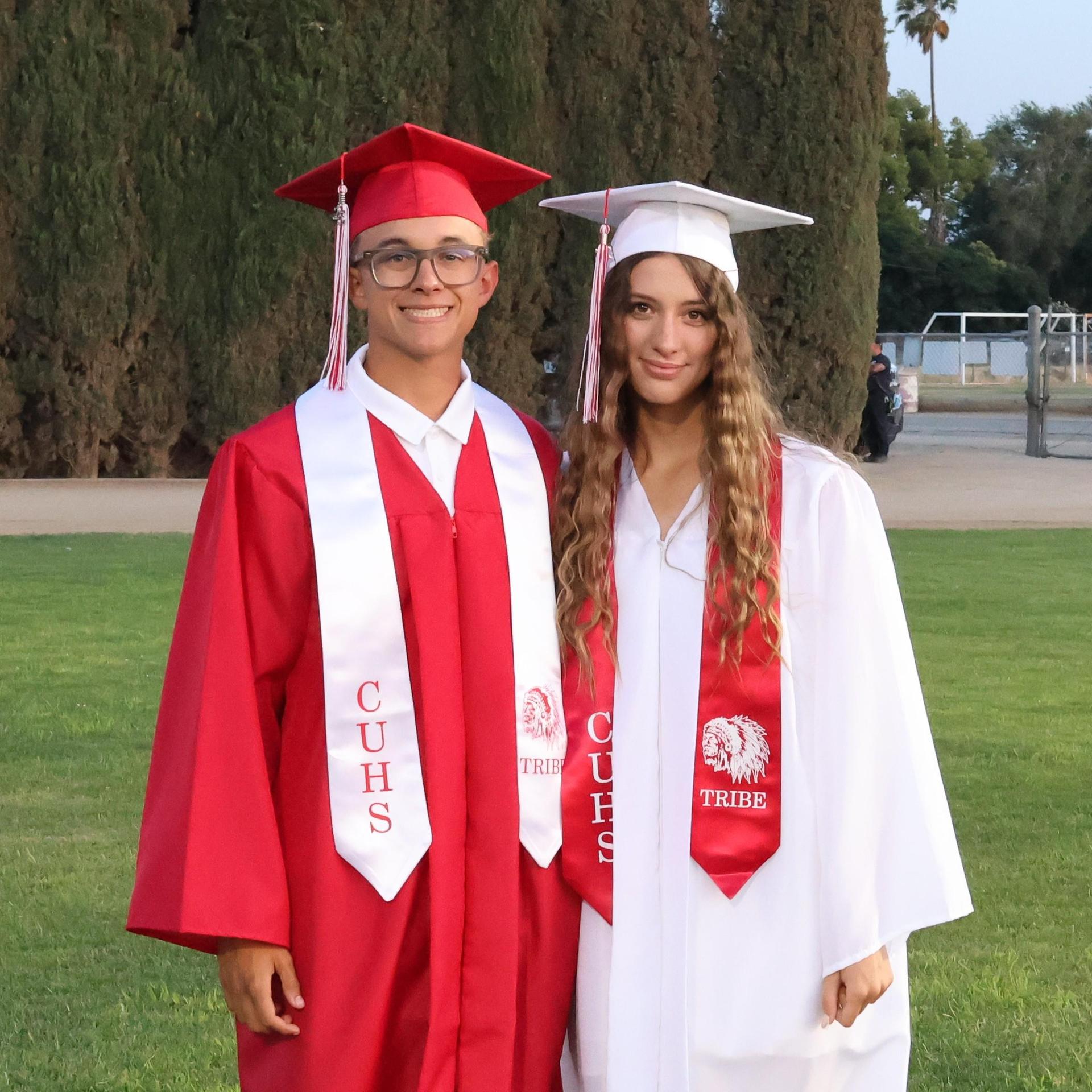 seniors posing together before walking in to graduation