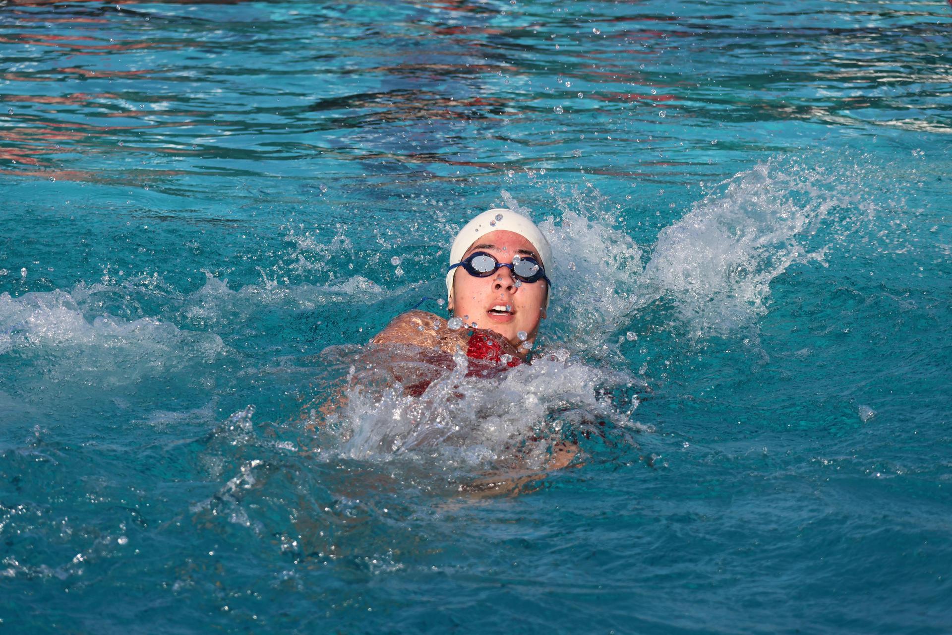 Natalia Orozco swimming