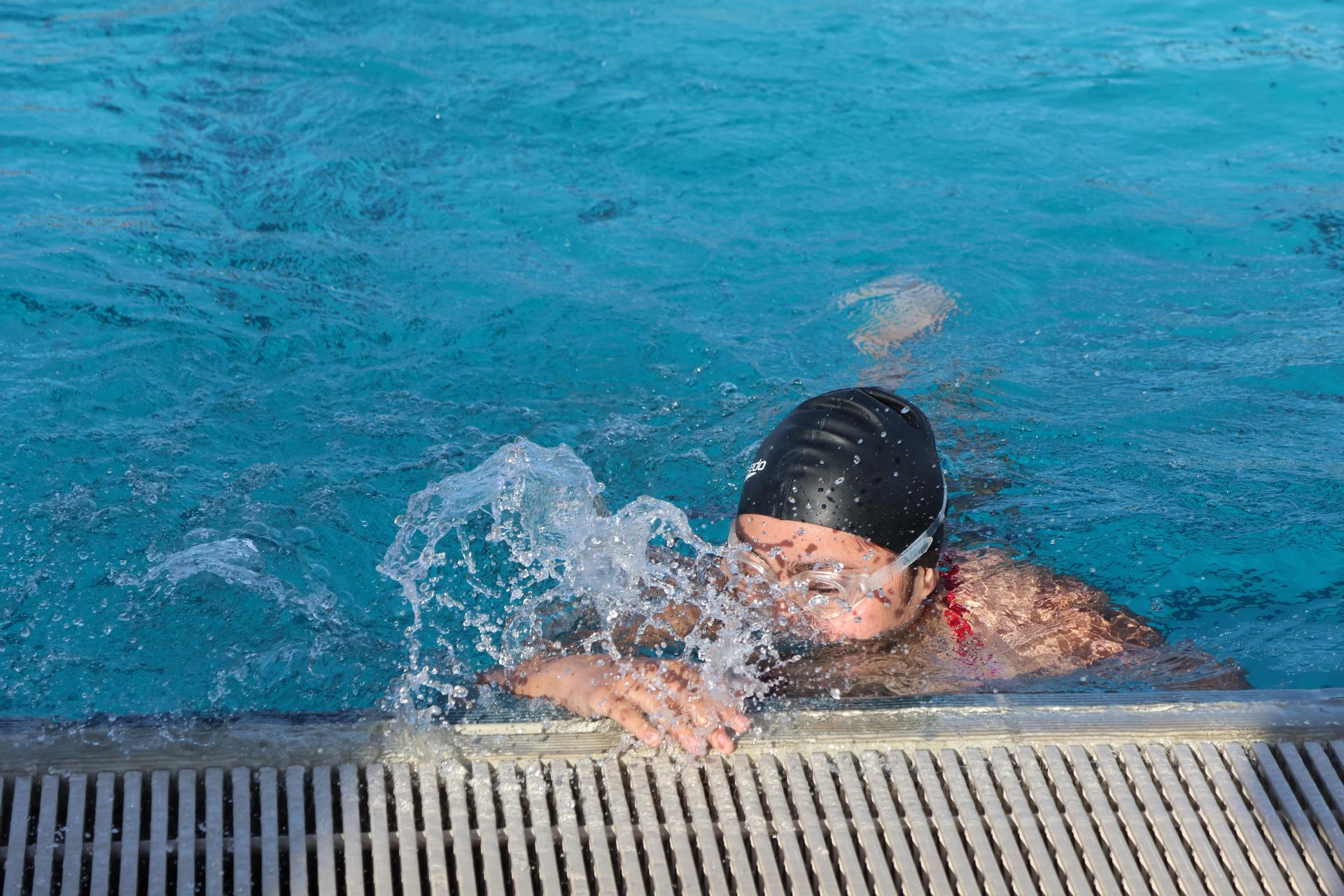 Jennifer Alvarado swimming
