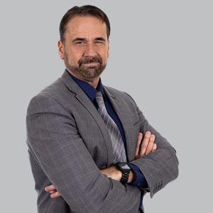 Dr. Justin Lauer