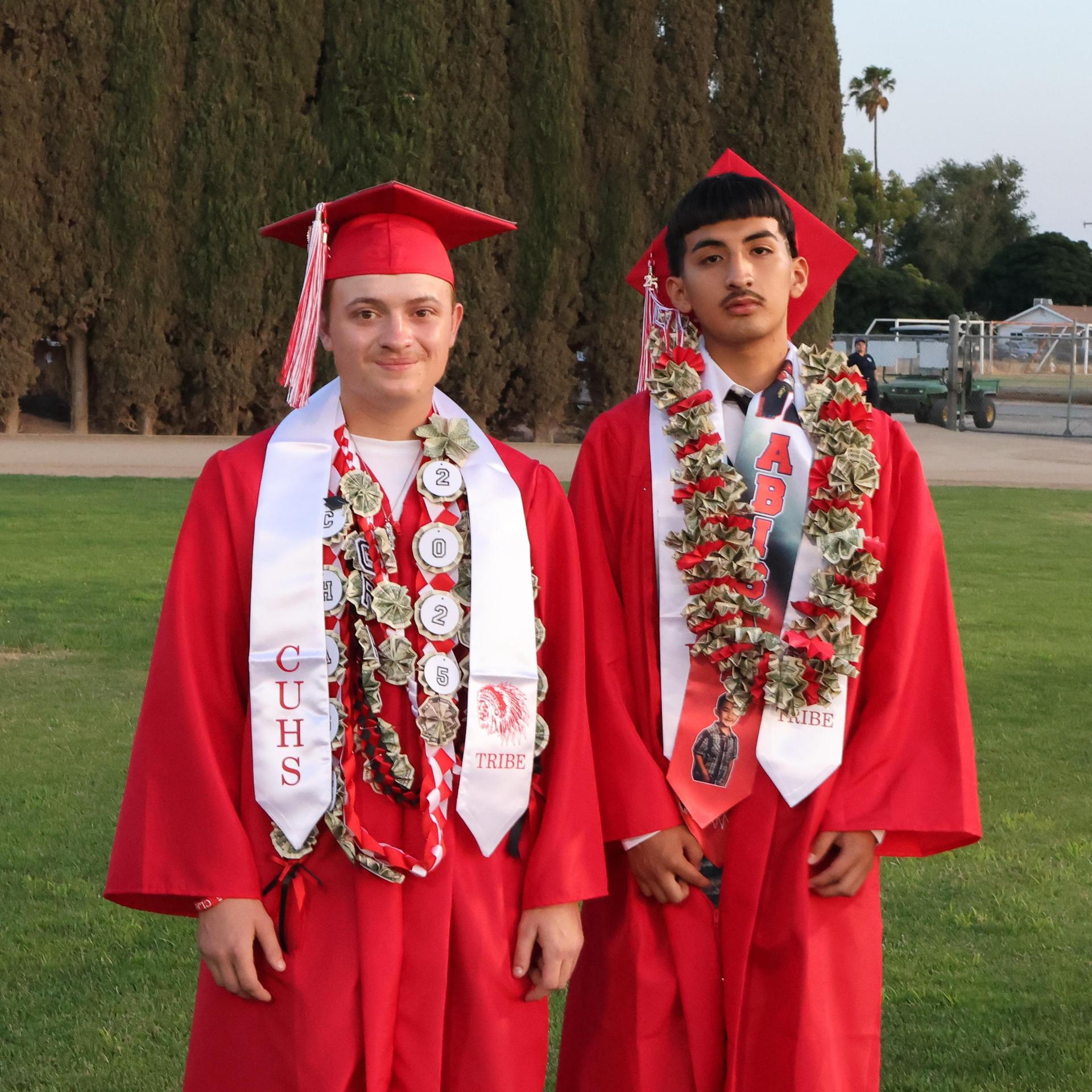 seniors posing together before walking in to graduation