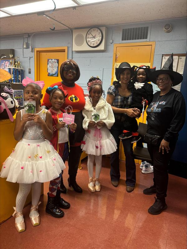 Group Picture with winners and Paddy Pumpkin