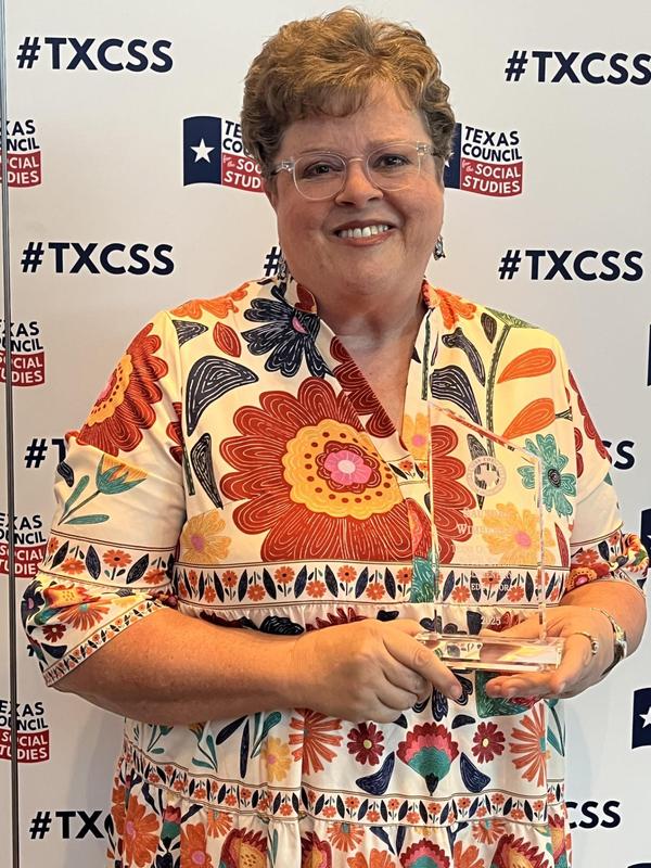 Saundra holding the award she received at the TXCSS ceremony
