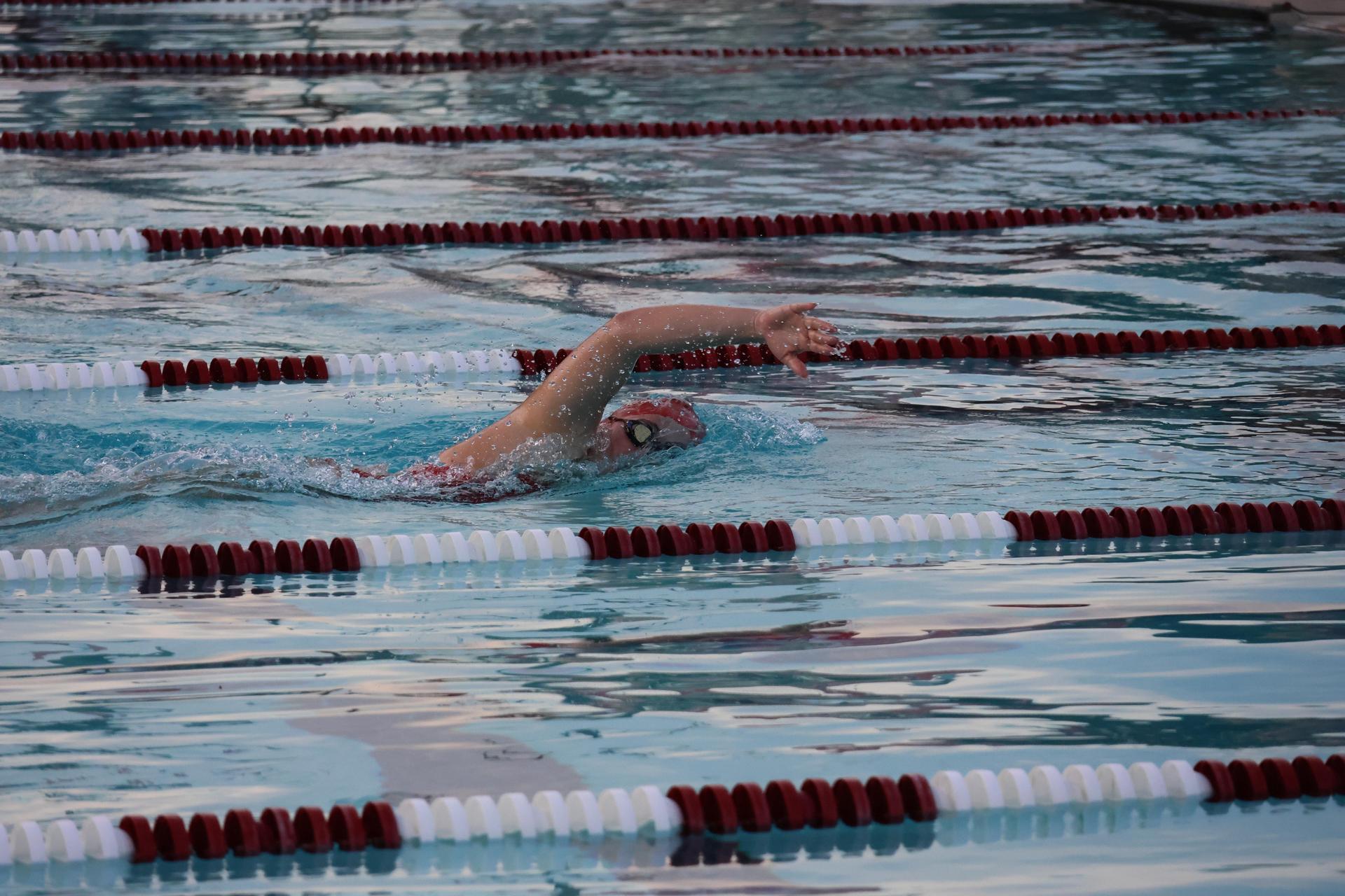 girls swimmers competing in the 400 free relay