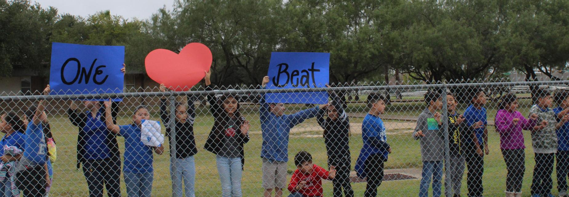 kids with signs cheering
