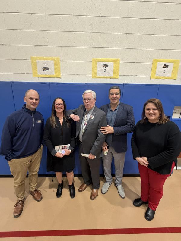 picture of mayor and school administrators