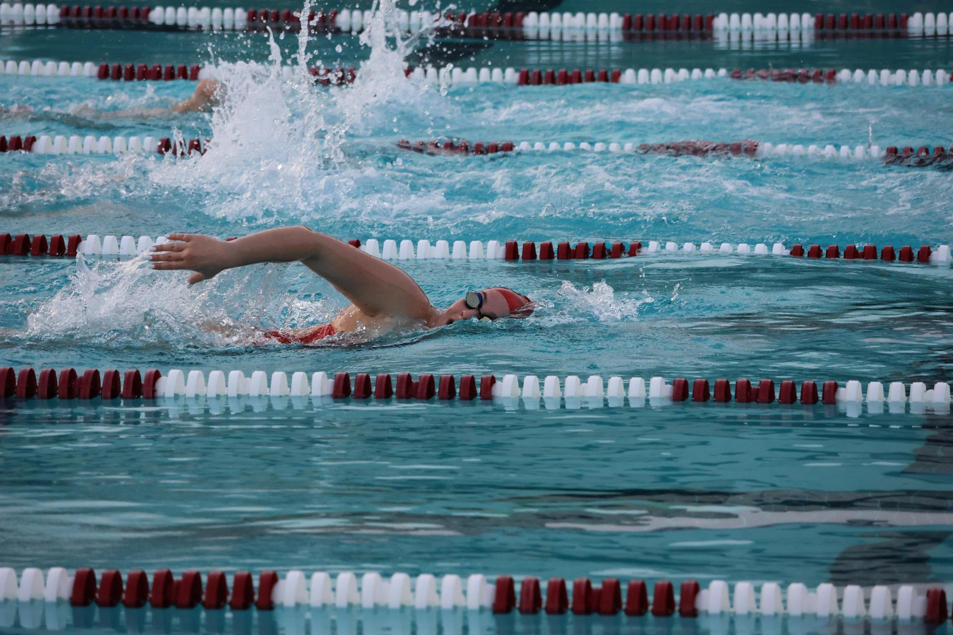 girls swimmers competing in the 400 free relay