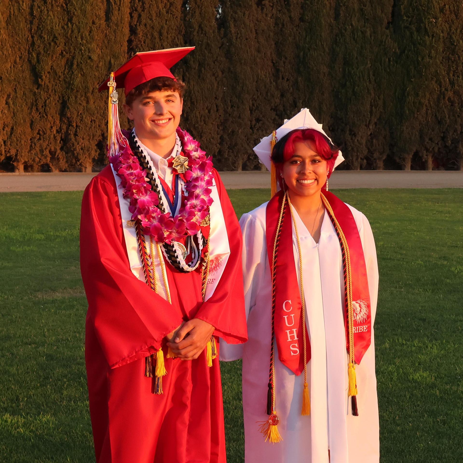 seniors posing together before walking in to graduation