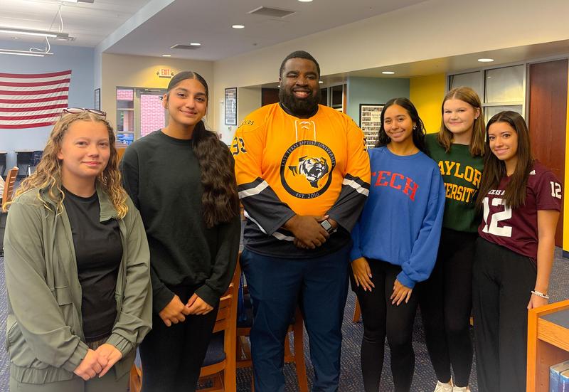 SHHS Student Council Hosts Welcome Event attendees