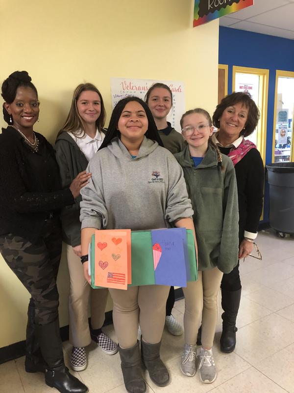 Gateway Students Bring 100 Cards to Veterans Featured Photo