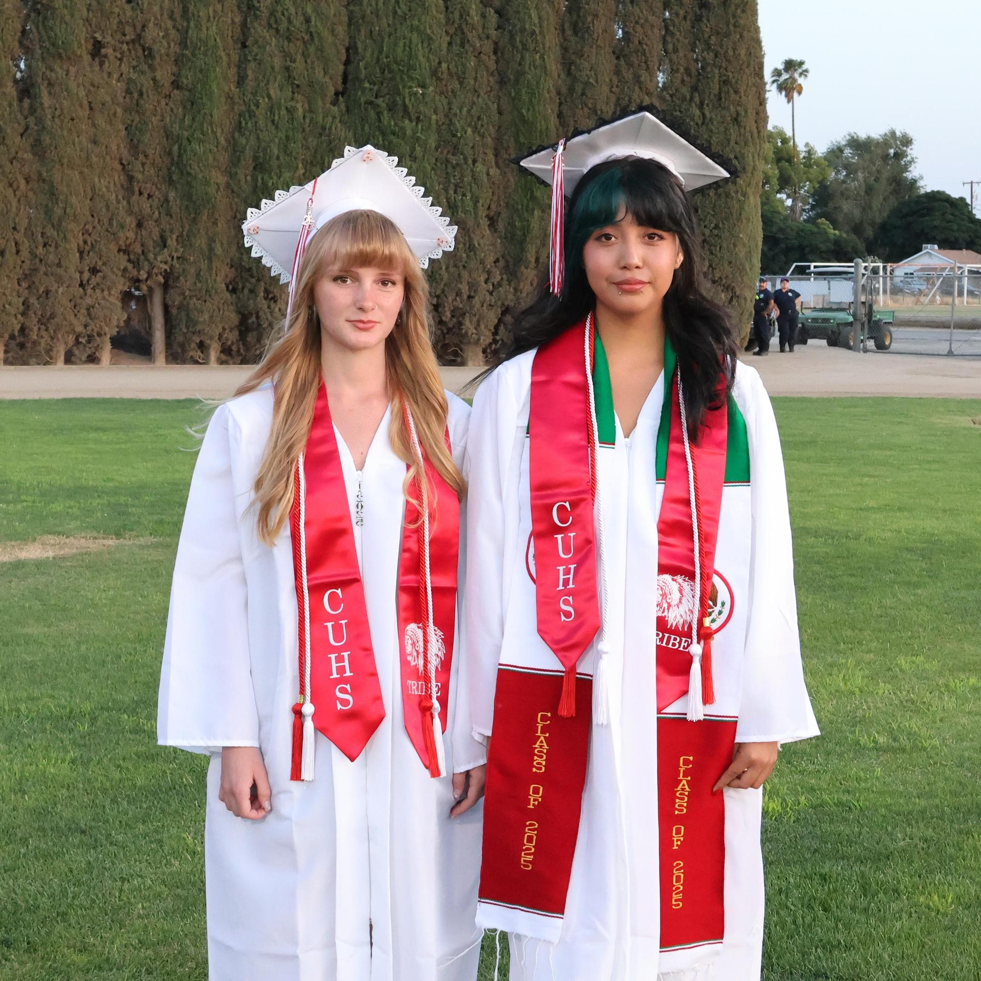 seniors posing together before walking in to graduation