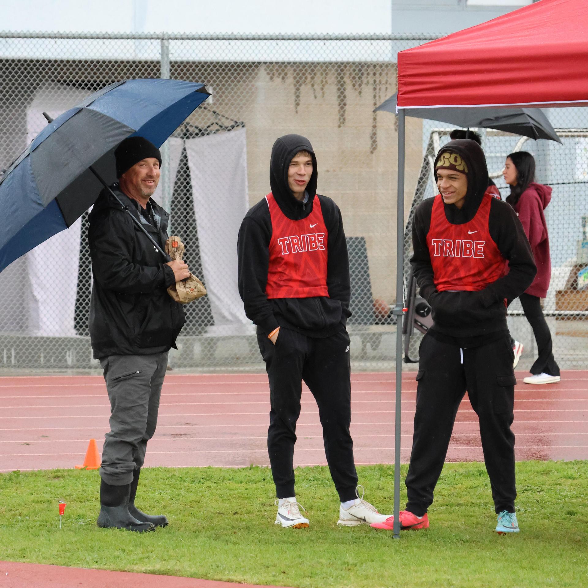 varsity boys high jumping