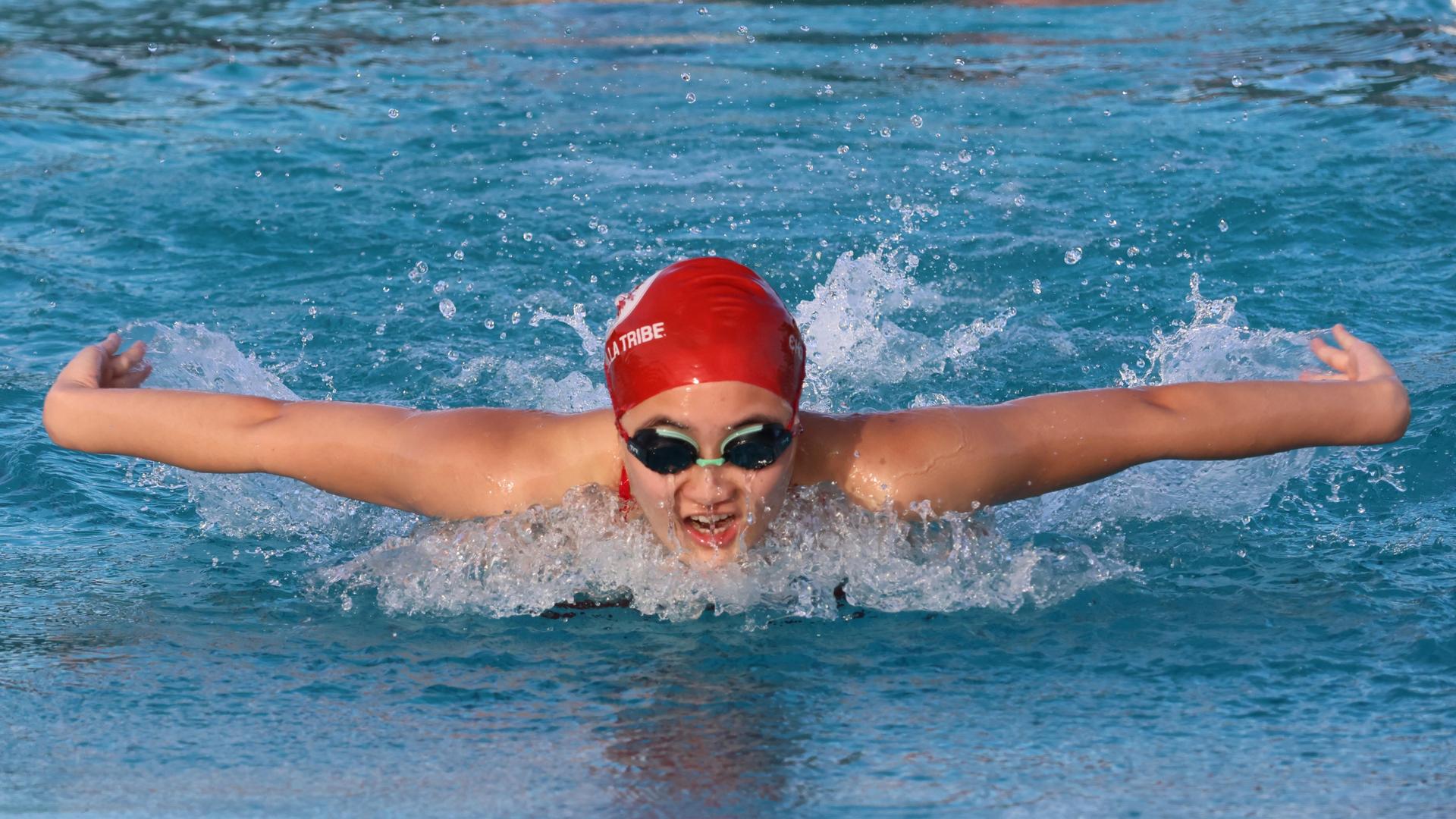 Lihna Song swimming