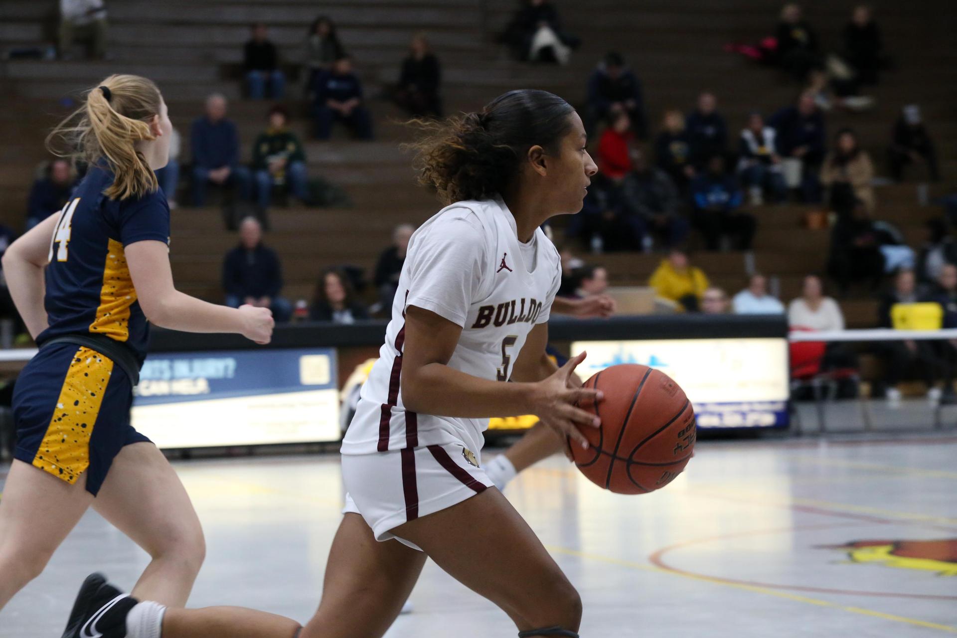 Basketball player getting the ball on the court