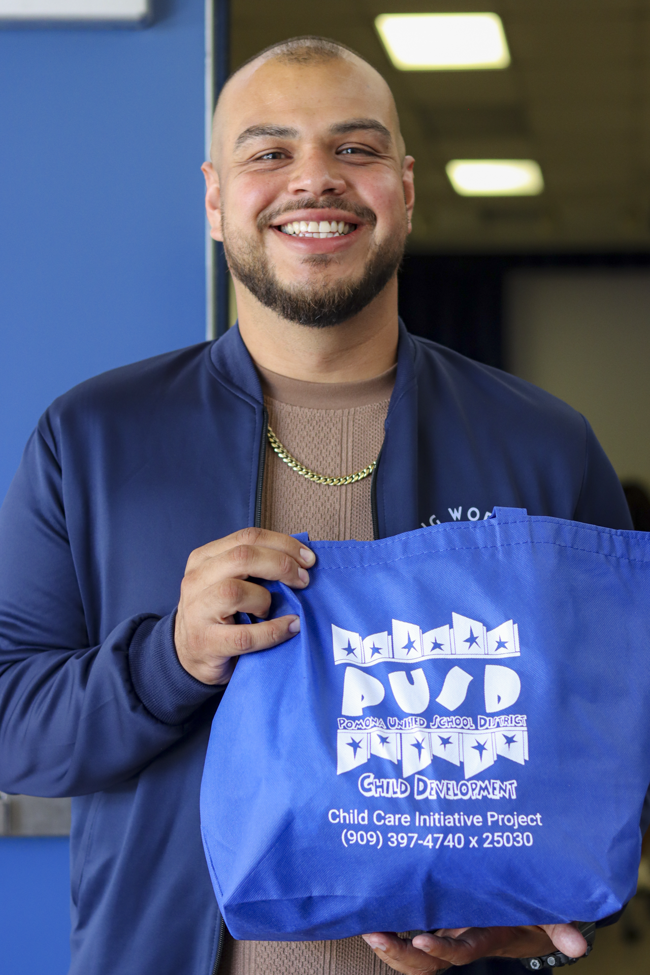 attendee showing goody bag