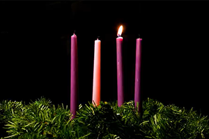 advent wreath with one candle lit