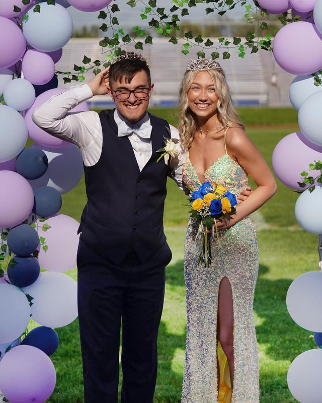pic of prom king and queen