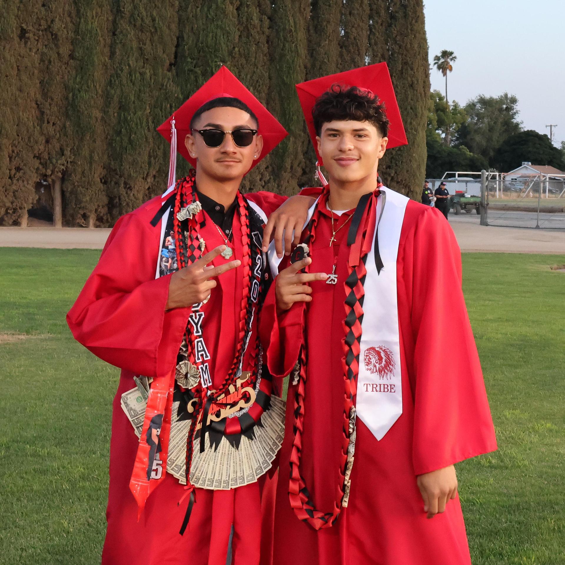 seniors posing together before walking in to graduation