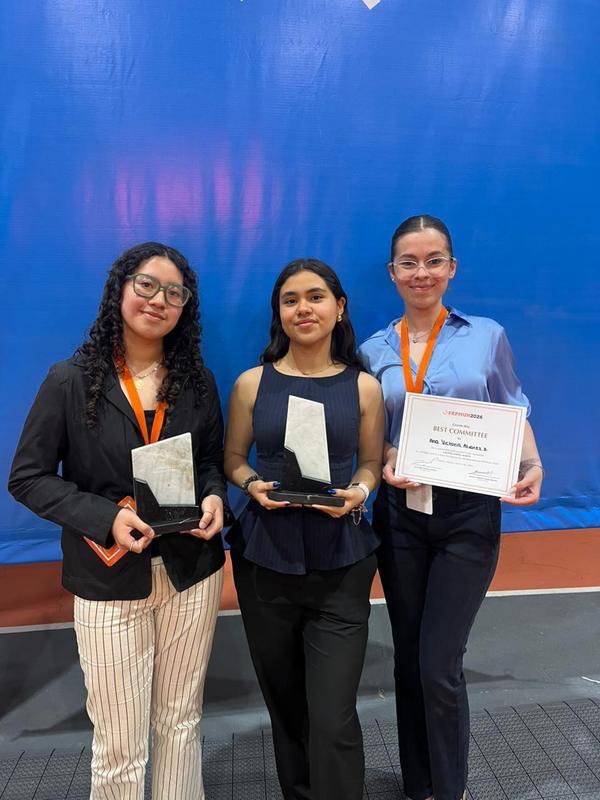 Felicidades a las alumnas de Prepa Featured Photo