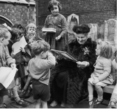 Maria Montessori with children