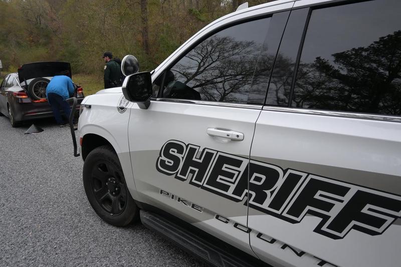 A Pike County Sheriff’s Office deputy stopped to assist Pike County citizens who were changing a flat tire