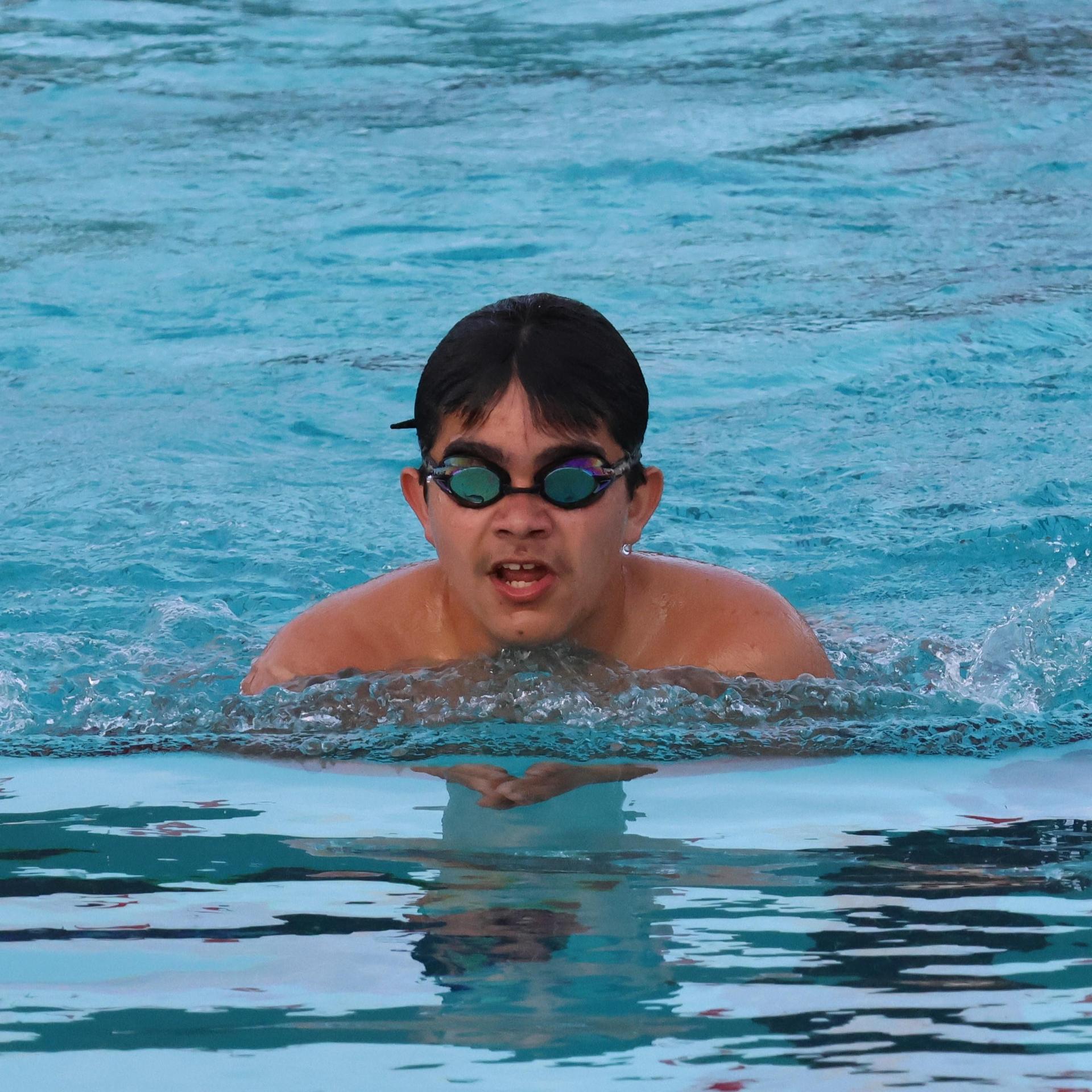 Jordan Vandenack swimming