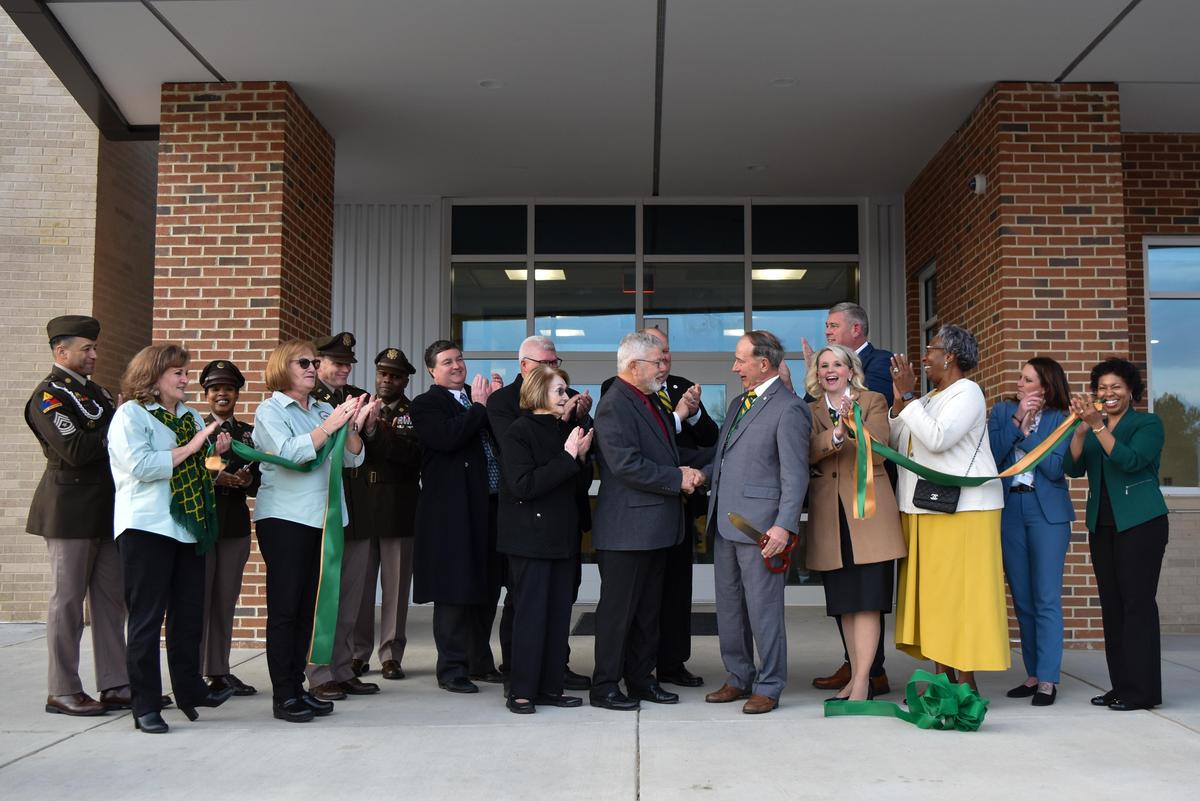 PGCPS Celebrates Opening of Middle Road Elementary School During Ribbon