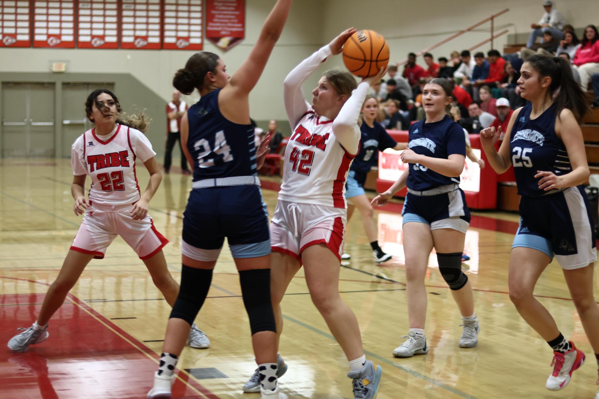 varsity girls playing against yosemite